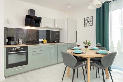 Fully equipped kitchenette with kitchen appliances and dining area.