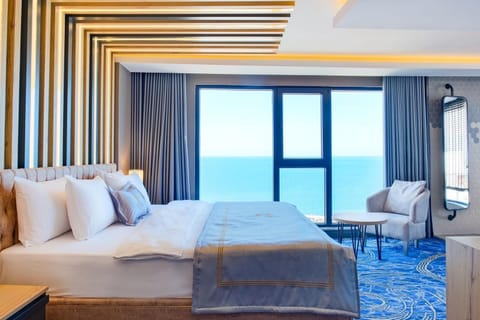 Deluxe Suite With Spa Tub Sea View | Egyptian cotton sheets, premium bedding, minibar, in-room safe
