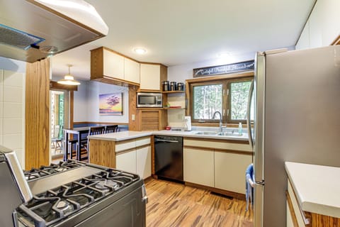 House (4 Bedrooms) | Interior