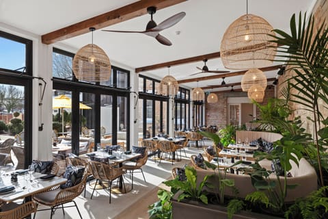 Breakfast, lunch and dinner served