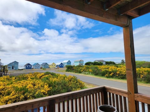 Beautiful ocean view from the livingroom and balcony