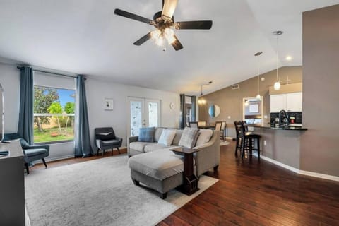 open floor plan with lots of light