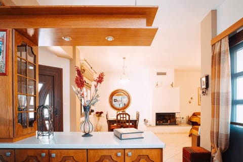 House | 4 bedrooms, desk