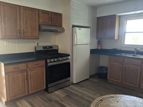 Classic Suite, 1 King Bed, Kitchen, Resort View | Free WiFi, bed sheets