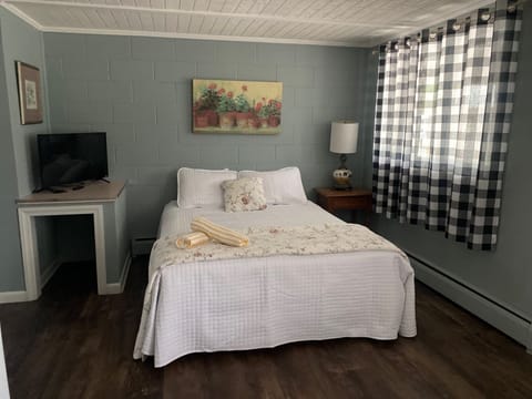 Suite20320Front20Bedroom