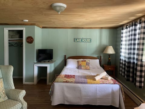 Suite20420Front20Bed