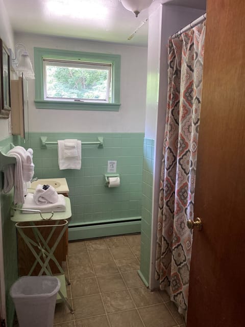 Suite20520Bathroom