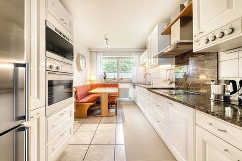 Kitchen with dining table in the Panoramavilla Bludenz.