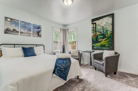 Bedroom with a queen sized bed