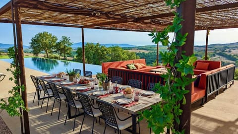 One of many outdoor dining spots