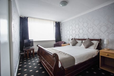 Standard Double Room, 1 Bedroom | Desk, soundproofing, iron/ironing board, free WiFi