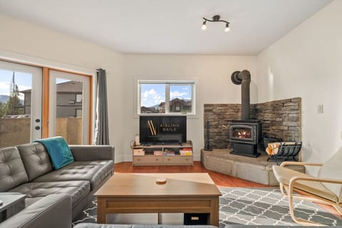 Living room with a Smart TV, wood-burning fireplace, board games & mountain views.