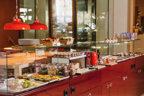 Daily buffet breakfast for a fee