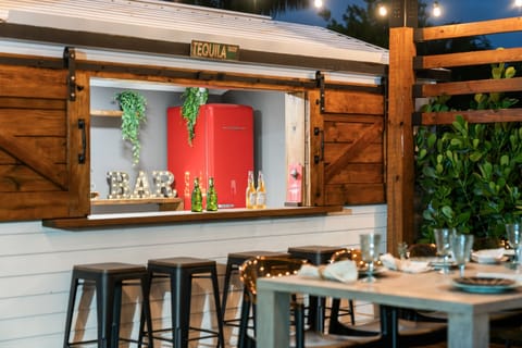 [Outdoor bar] Fridge & bar seating