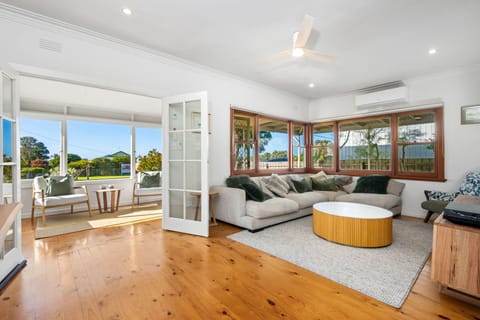 Spacious, comfortable living space. Heating / air conditioner. TV/entertainment