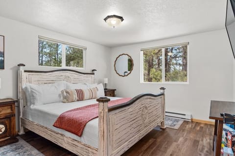 Sleep like royalty in our cozy queen-size bed.