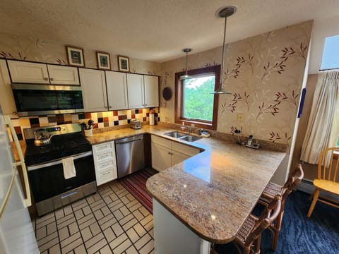 Updated kitchen - new appliances, granite