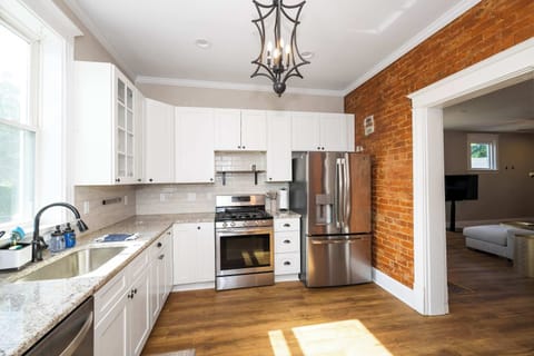 House, Multiple Beds, Balcony, City View (Ludlow Lodge w/ City Views) | Private kitchen | Coffee/tea maker