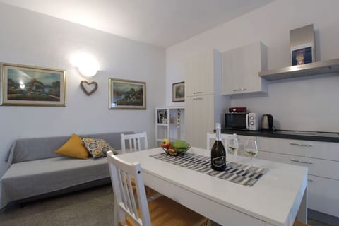 Autumn, Dining Room, Living Room, Spring, Summer