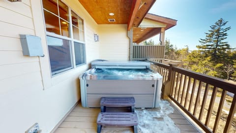 Balcony, Tub, Hot Tub, House, Porch