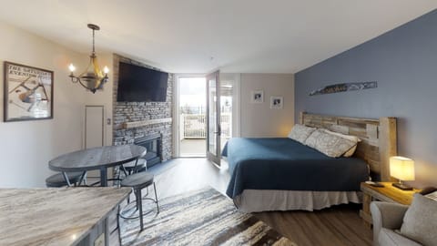 Home Decor, Indoors, Furniture, Table, Bed