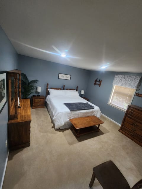Bedroom with Kingsize bed