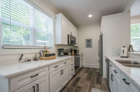 Kitchen is equipped with the necessities.