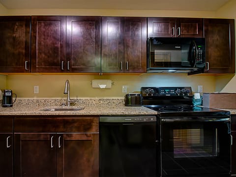 Classic Studio, 1 King Bed, Balcony | Private kitchen | Fridge, microwave, oven, stovetop