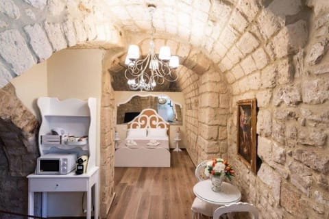Room | Private kitchen | Microwave, espresso maker, electric kettle, cookware/dishes/utensils