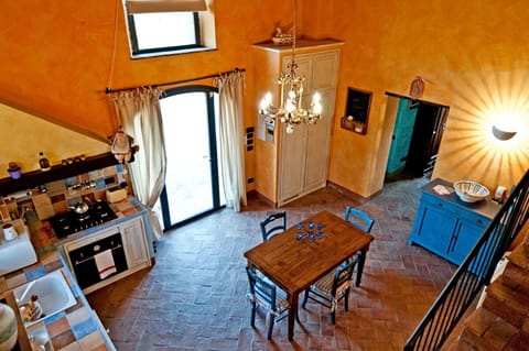 Panoramic view of the dining room of the villa in Tuscany - Sunbathing