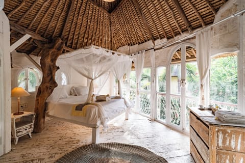 Bungalow | Minibar, in-room safe, individually decorated, individually furnished