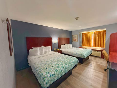 Basic Double Room | In-room safe, individually decorated, individually furnished, desk