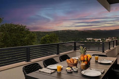 Family Villa, 4 Bedrooms, Balcony (Villa Betelgeuse Supernova) | Outdoor dining