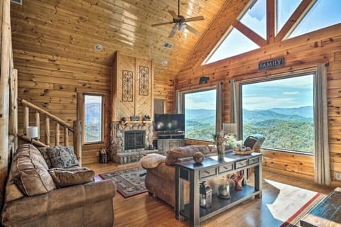 Fabulous Mountain views from the Living Room