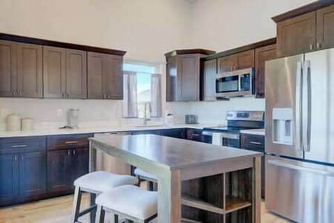 e5f2f1b3-329c-4e7c-b2d5-437c32ebb681