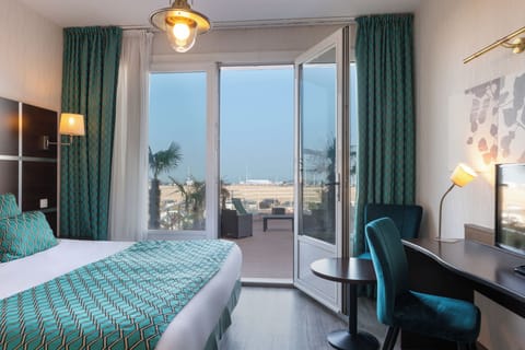 Superior Double Room, Terrace, Sea View | Premium bedding, Select Comfort beds, in-room safe, desk