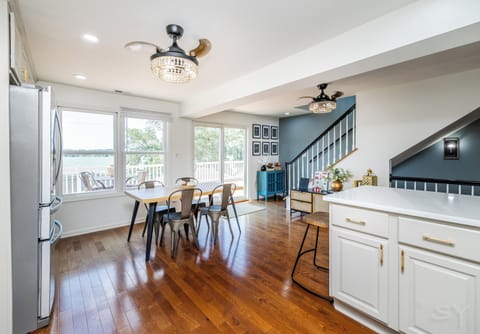 Seating for 6 and seating of 4 on the counter tops 