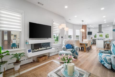 Cozy Living Room, Perfect for Relaxation After Soaking in the Sun!