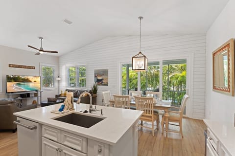 House, 3 Bedrooms | Private kitchen | Coffee/tea maker, fridge, toaster