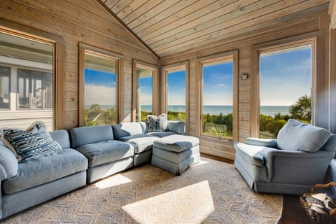 Condo, 4 Bedrooms | Living area