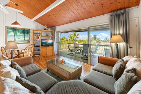 Condo, 1 Bedroom | Living area