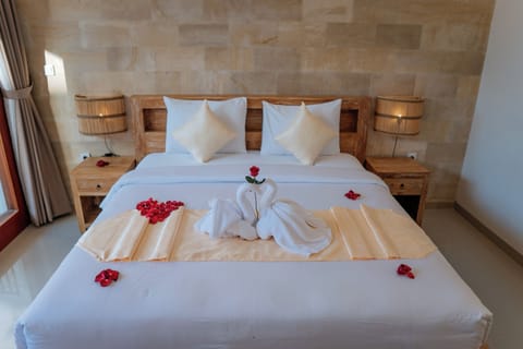 Desk, laptop workspace, free WiFi, bed sheets