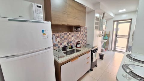 Apartment, City View | Private kitchen | Stovetop, cookware/dishes/utensils, cleaning supplies