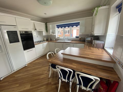 House | Private kitchen | Fridge, microwave, coffee/tea maker, electric kettle