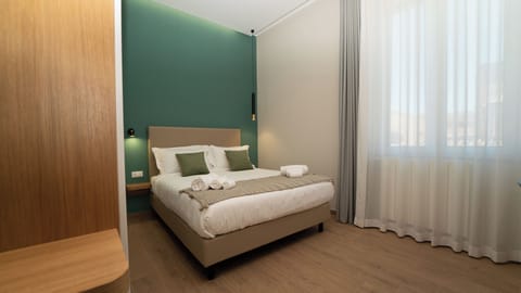 Frette Italian sheets, premium bedding, down comforters, minibar