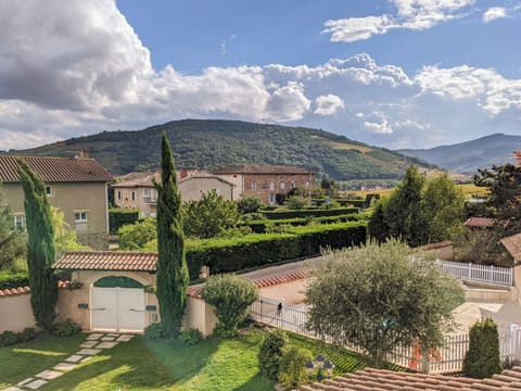 3ce0495c-2acc-41cc-80a9-7384b3e9f1bf