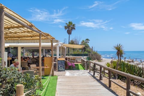 Honeymoon Villa, Multiple Bedrooms (Villa Caribe Playa) | Outdoor dining
