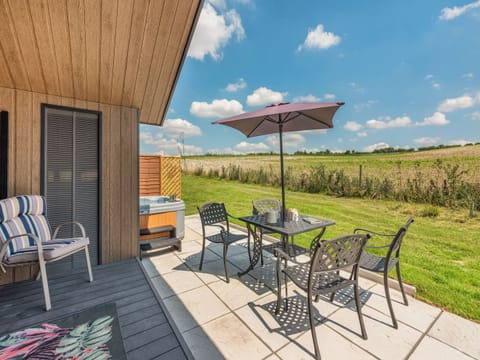 Outdoor area | Cranborne Chase Stargazer - Whitey Top Lodges, Pentridge