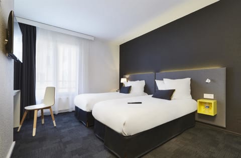 Standard Room, 2 Twin Beds | Desk, soundproofing, free WiFi, bed sheets