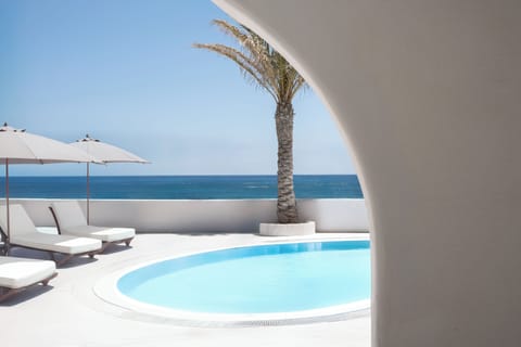 Deluxe Room with Pool View | View from room